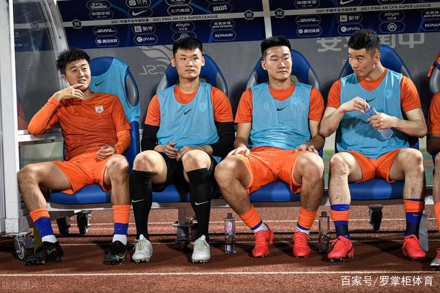 本泽马与利雅得新月提前解约