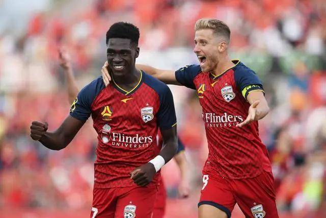 赫尔城针对定位球布置奏效，2-0爆冷曼联